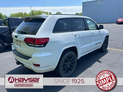 Bright White Clearcoat 2021 Jeep Grand Cherokee Laredo