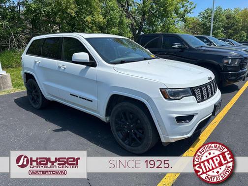 Bright White Clearcoat 2021 Jeep Grand Cherokee Laredo