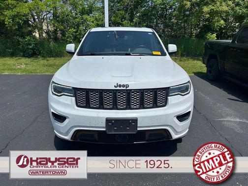 Bright White Clearcoat 2021 Jeep Grand Cherokee Laredo