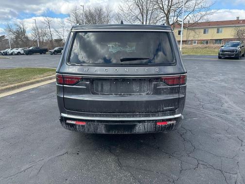 Baltic Gray Metallic Clearcoat 2024 Jeep Wagoneer Series III 4x4