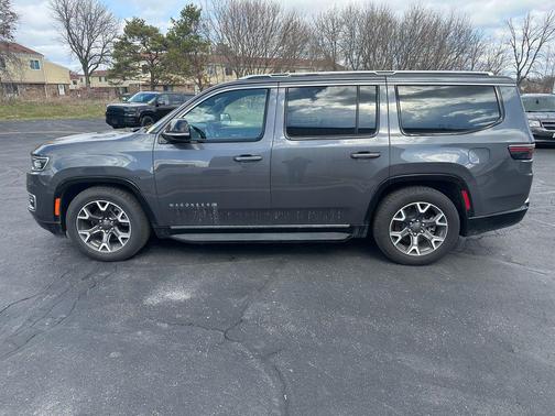Baltic Gray Metallic Clearcoat 2024 Jeep Wagoneer Series III 4x4