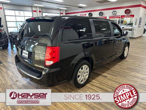 Black Onyx Crystal Pearlcoat 2018 Dodge Grand Caravan SE