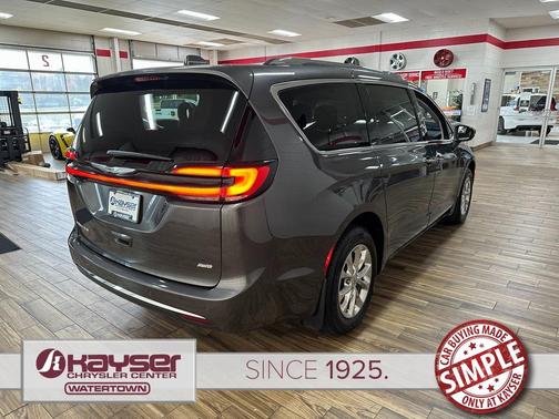 2021 Chrysler Pacifica Touring L