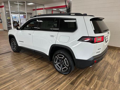 Bright White Clearcoat 2026 Jeep Cherokee Limited