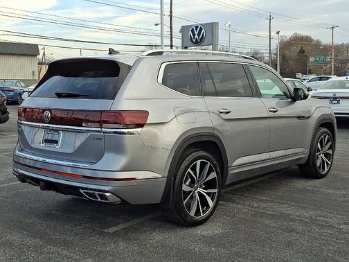 Silver Mist Metallic 2026 Volkswagen Atlas 2.0T SEL Premium R-Line