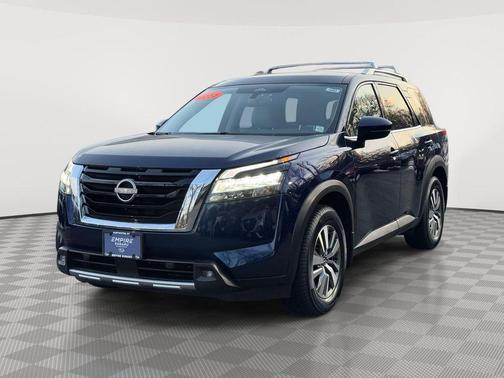 2022 Nissan Pathfinder SL