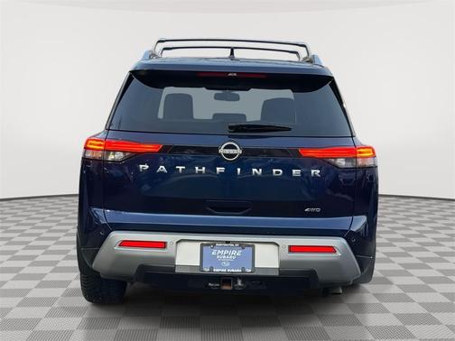 2022 Nissan Pathfinder SL