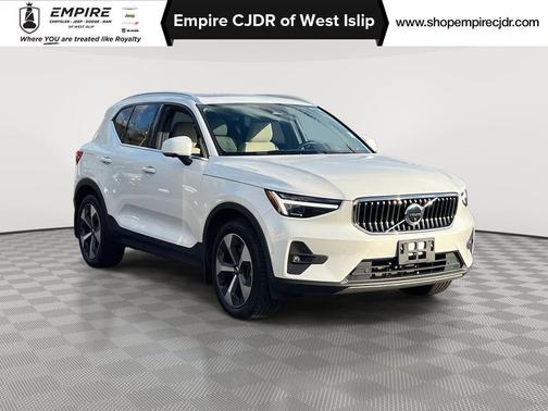 2023 Volvo XC40 B5 Ultimate Bright Theme
