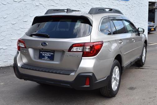 Tungsten Metallic 2019 Subaru Outback 2.5i Premium