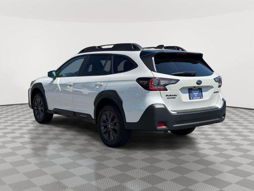 Crystal White Pearl 2025 Subaru Outback Onyx Edition