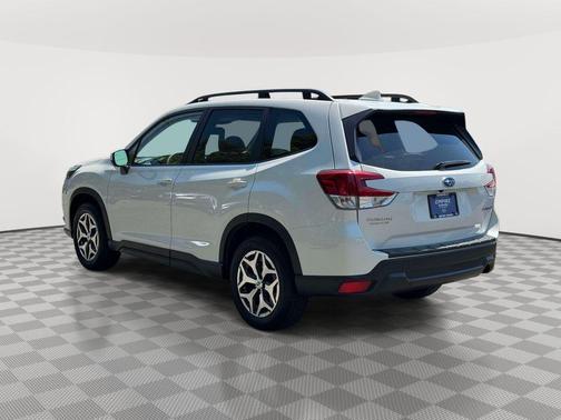Crystal White Pearl 2023 Subaru Forester Premium