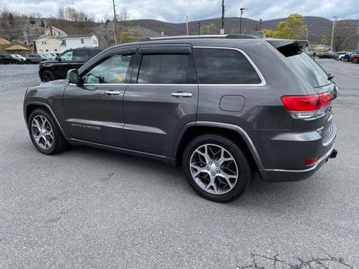 Photo 4 of 53 of 2019 Jeep Grand Cherokee Overland