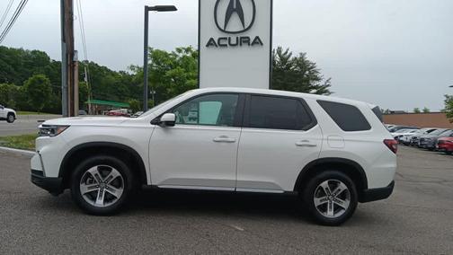 Platinum White Pearl 2024 Honda Pilot EX-L 7 Passenger