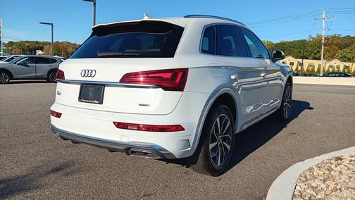 Glacier White Metallic 2023 Audi Q5 45 S line Premium Plus