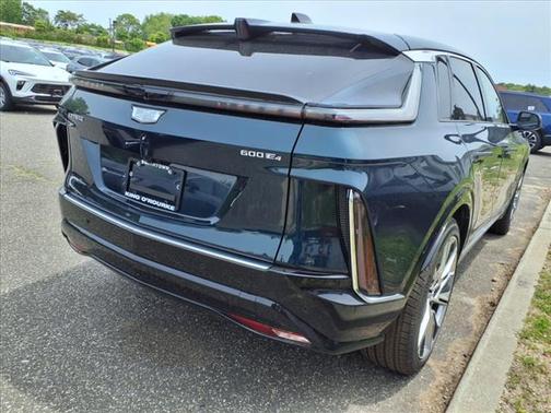 2025 Cadillac LYRIQ Luxury 3