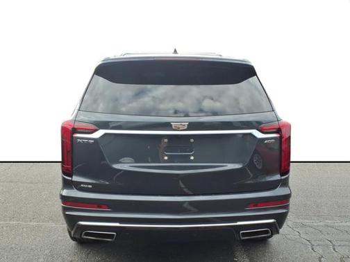 Wilder Metallic 2023 Cadillac XT6 NA