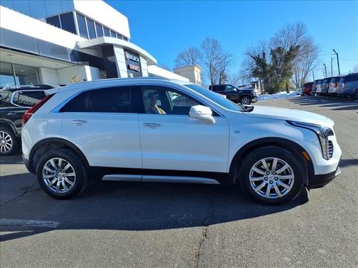 2023 Cadillac XT4 Premium Luxury