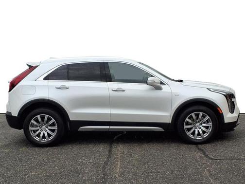 2022 Cadillac XT4 Premium Luxury