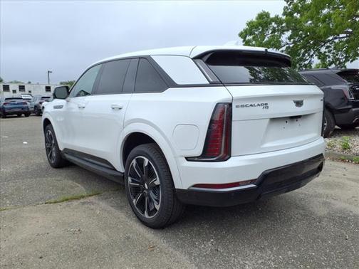 2025 Cadillac Escalade IQ Sport 2