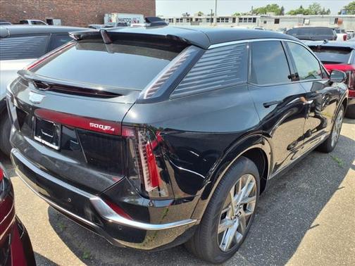 2025 Cadillac OPTIQ Luxury 1