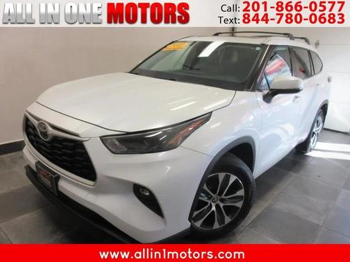 Wind Chill Pearl 2022 Toyota Highlander XLE