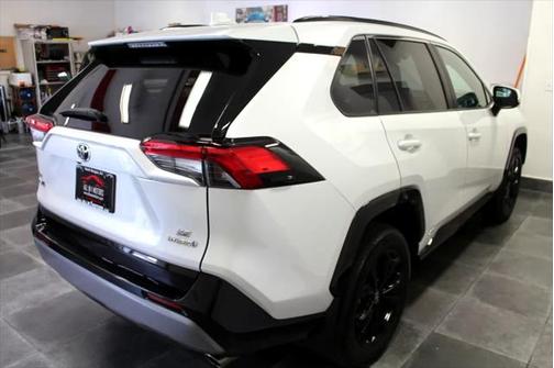 2024 Toyota RAV4 Hybrid SE