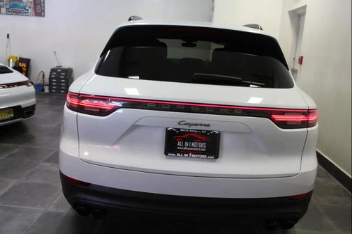 Pearl White 2022 Porsche Cayenne Platinum Edition