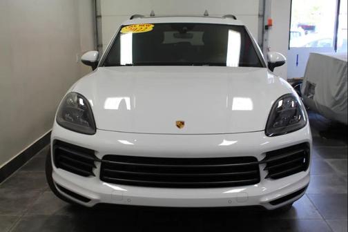 Pearl White 2022 Porsche Cayenne Platinum Edition