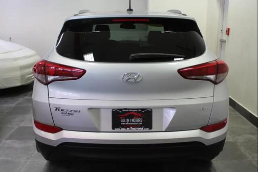 Chromium Silver 2016 Hyundai TUCSON SE