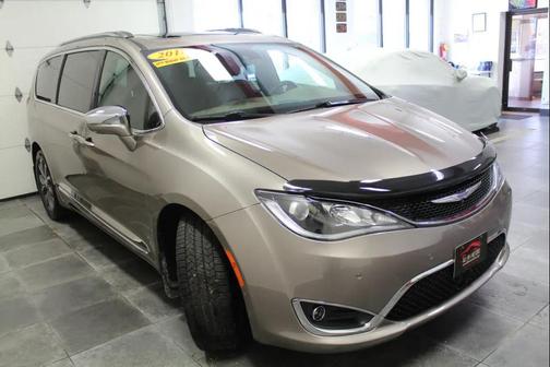 Molten Silver 2018 Chrysler Pacifica Limited