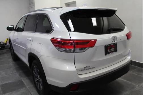 Blizzard Pearl 2019 Toyota Highlander XLE
