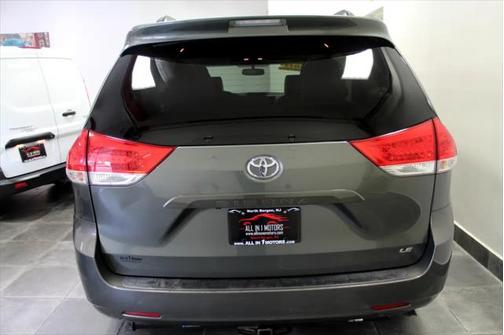2011 Toyota Sienna LE
