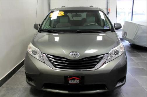 2011 Toyota Sienna LE