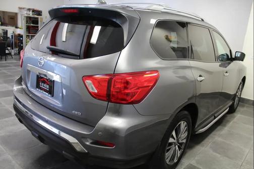 Gun Metallic 2020 Nissan Pathfinder SL 4WD