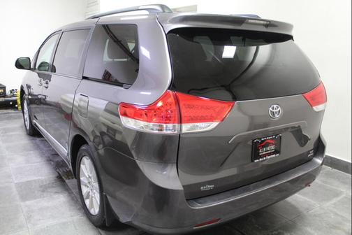 2014 Toyota Sienna LE