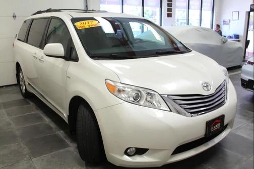 Pearl White 2017 Toyota Sienna XLE
