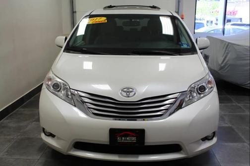 Pearl White 2017 Toyota Sienna XLE