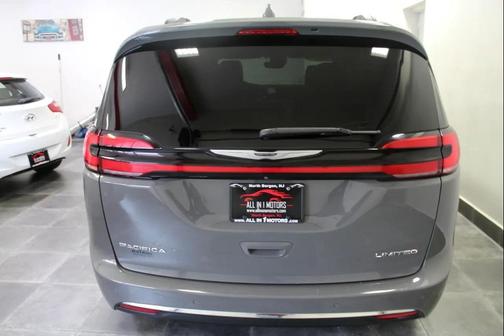 Ceramic Gray Clearcoat 2022 Chrysler Pacifica Limited
