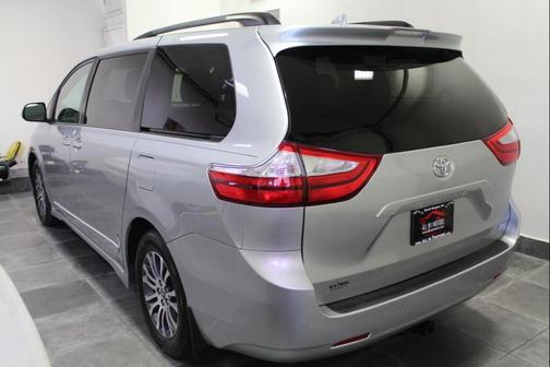 2019 Toyota Sienna XLE