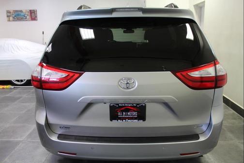 2019 Toyota Sienna XLE