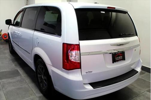 2015 Chrysler Town & Country S