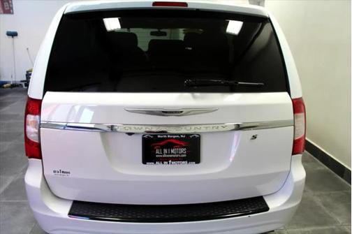 2015 Chrysler Town & Country S
