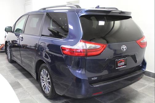 2020 Toyota Sienna XLE