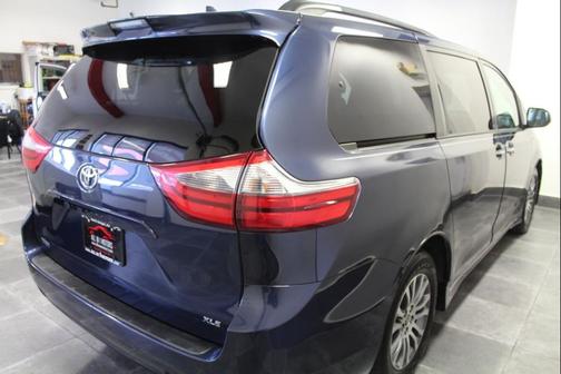 2020 Toyota Sienna XLE