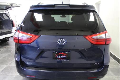 2020 Toyota Sienna XLE