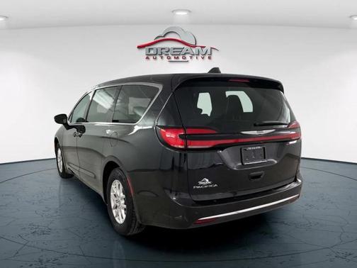 2023 Chrysler Pacifica Touring-L
