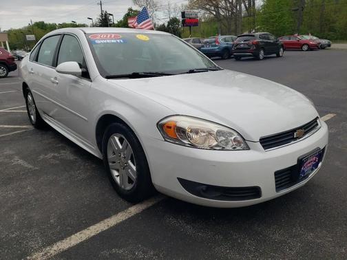 White 2011 Chevrolet Impala LT