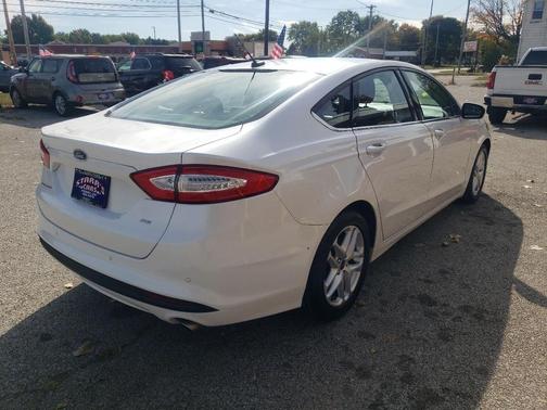 2016 Ford Fusion SE