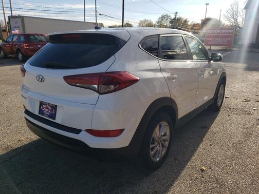 2017 Hyundai TUCSON SE