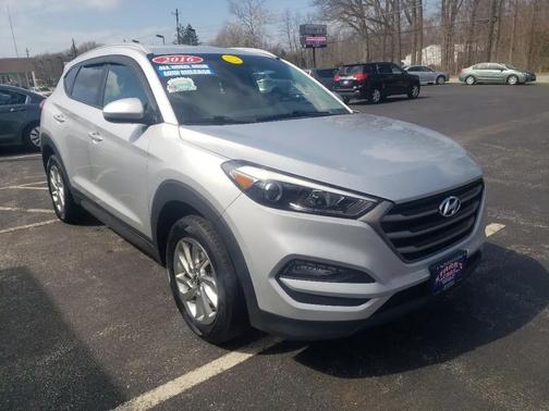 Silver 2016 Hyundai TUCSON SE